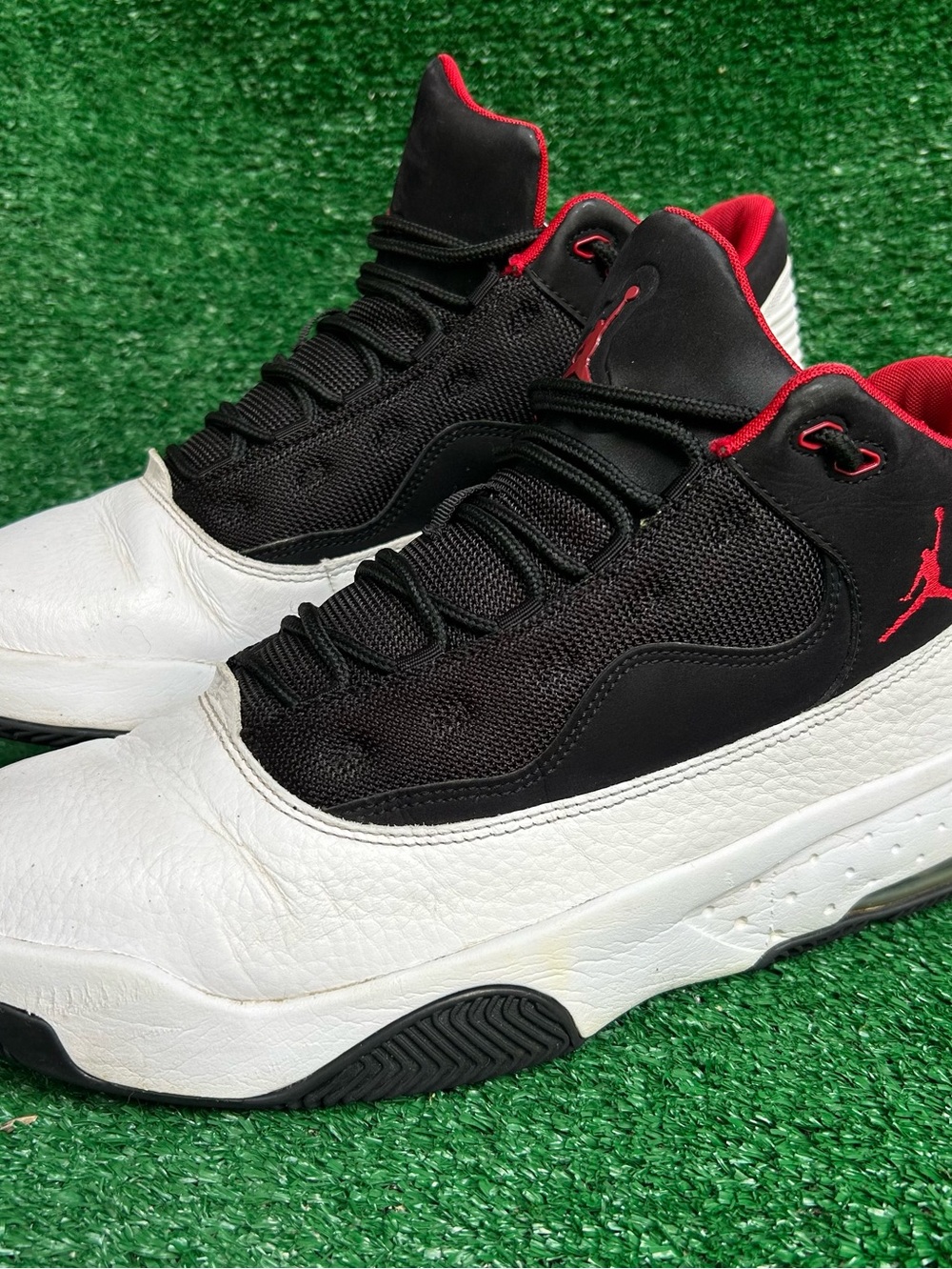 Jordan Max Aura 2 White Black Gym Red CK6636-100